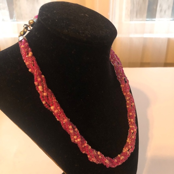 Vintage twisted bead necklace. Pink and white bead strand necklace- preowned - Picture 3 of 6